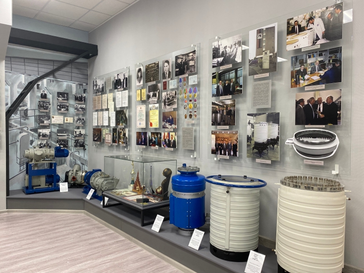 2nd Exhibition Hall and Museum Section
History from 1980 to 2010