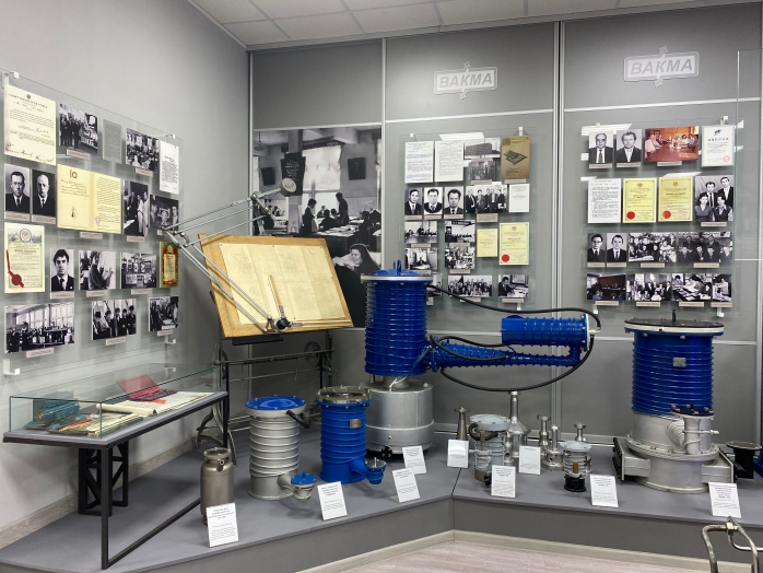 2nd Exhibition Hall and Museum Section
History from 1980 to 2010
